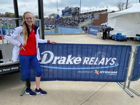 Jessica Heims breaks Paralympic discus world record at Drake Relays
