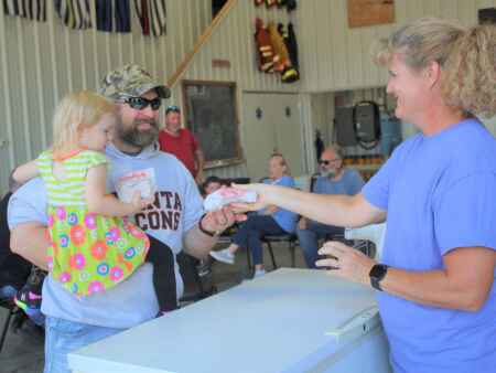 Crawfordsville Community Club holds annual ice cream social fundraiser for WACO Elementary