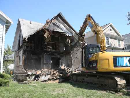 Wellington Heights neighborhood ‘eyesore’ finally demolished after five years ⏯