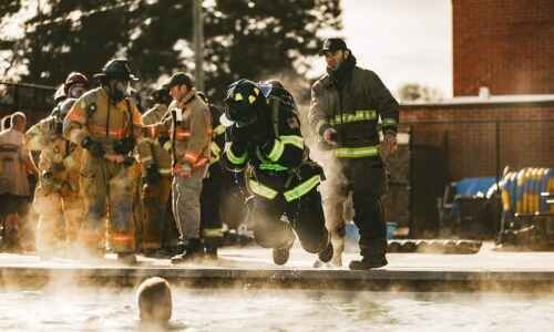 Cedar Rapids firefighter completes elite training, becomes official smoke diver