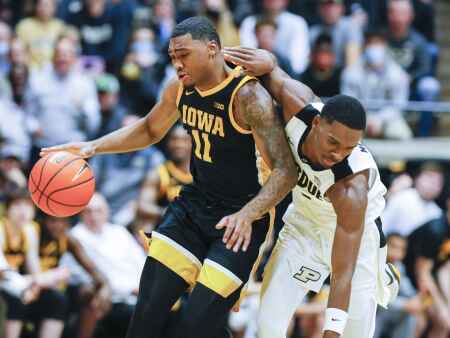 Illinois-Iowa men’s basketball glance: Time, TV, live stream, 5 facts