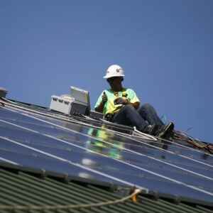 Iowa clean energy jobs still recovering after COVID-19