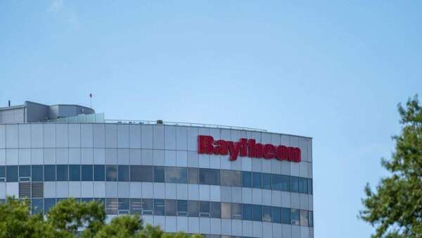 Collins Aerospace parent Raytheon Technologies’ CFO steps down