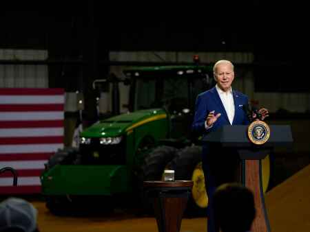 Midwest governors working with White House on year-round E15 sales