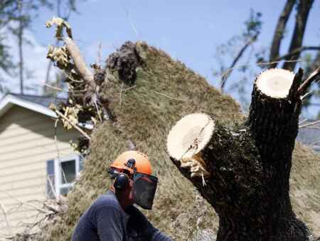 Residents, volunteers and out-of-towners step up to help after derecho storm stuns Cedar Rapids