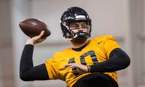 Ex-Wisconsin QB Deacon Hill learning quickly with Hawkeyes