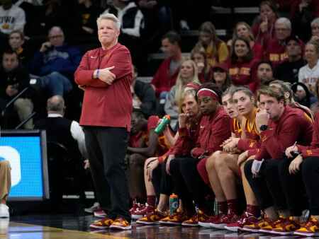 Bill Fennelly returns to lead No. 18 Cyclones against Kansas