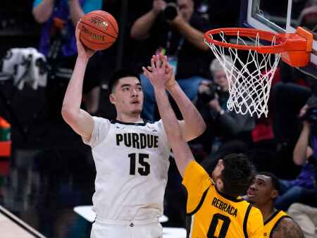 Hawkeyes try not to look like saps vs. the Big Maple, Purdue’s Zach Edey