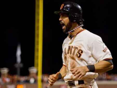 With small ball, Giants win 2-0 for 2-0 WS lead