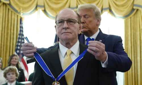 Trump honors legendary Iowa wrestler Dan Gable with Presidential Medal of Freedom at White House