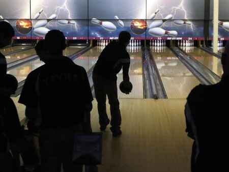 Cedar Rapids Jefferson boys’ bowling team has championship potential
