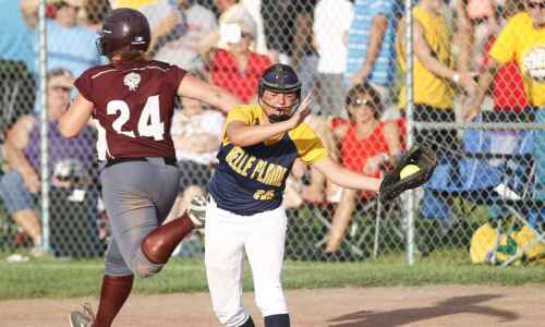 Clarksville digs out of 5-0 hole to beat Belle Plaine in state softball quarterfinals