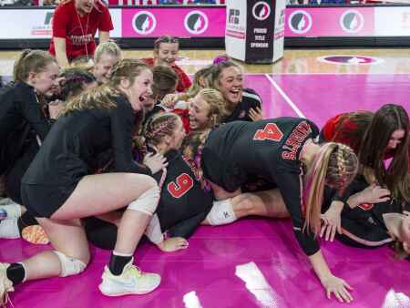 State volleyball photos: Sioux Center vs. Davenport Assumption in 3A championship