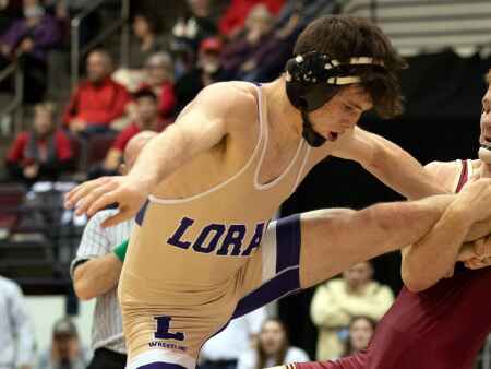 6 Coe wrestlers advance to national tournament