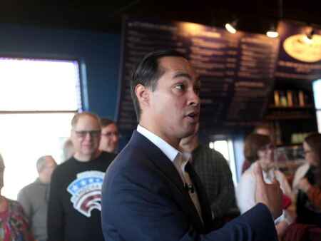 Presidential candidate Julian Castro in Hiawatha concedes he’s not the front-runner — yet