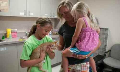 Family says volunteering helps pets and community
