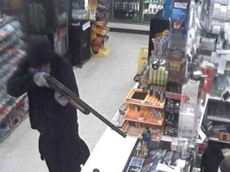Suspects sought in shotgun robbery at Hiawatha Quick Mart on Monday