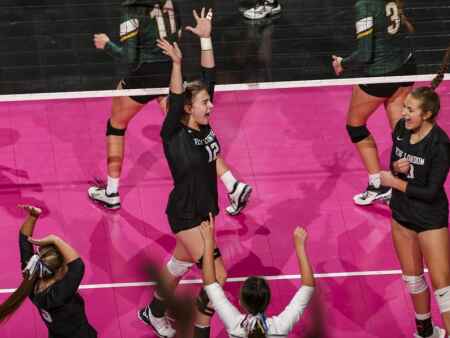 New London down to No. 12 in volleyball rankings
