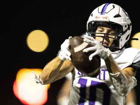 Live Iowa high school football playoff scores and updates