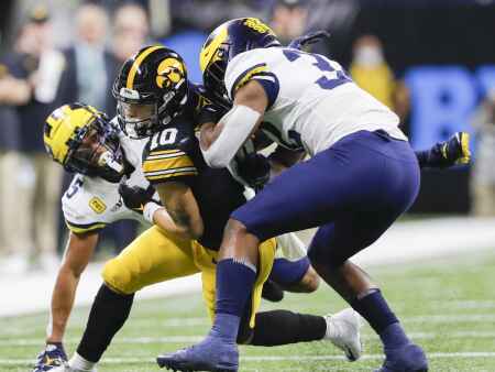 Iowa has history of Kinnick upsets, but offense must improve