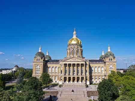 Constitutional amendment clarifying governor’s successor coming to Iowa voters