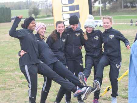 Mid-Prairie boys, girls on to state cross-country