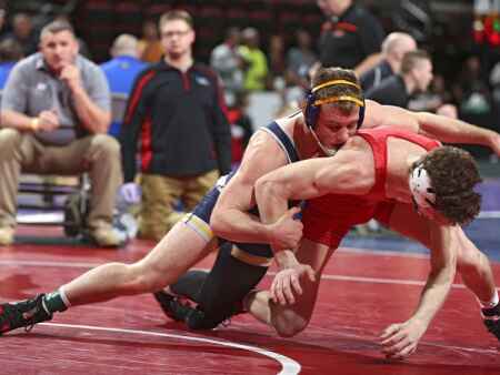 English Valleys' Zach Axmear moves closer to elusive state wrestling title