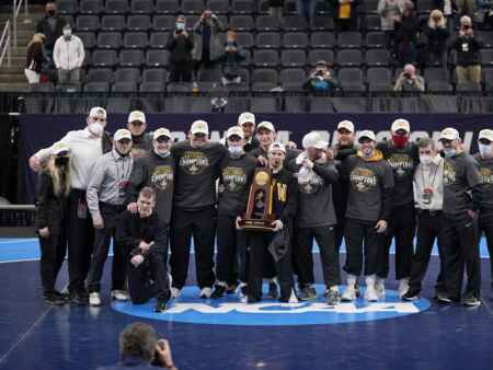 Iowa reclaims NCAA wrestling crown, Spencer Lee overcomes ACL tear to win 3rd title