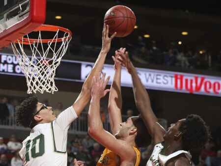 Iowa City West back to 4A title game after 61-37 semifinal win over C.R. Kennedy