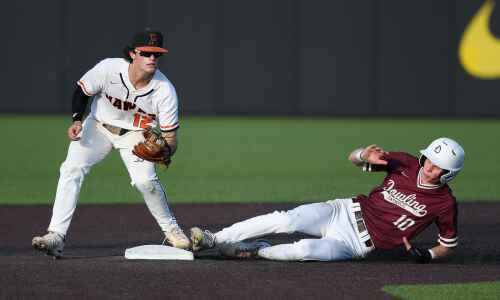 Dowling jumps out early, downs Prairie in 4A quarterfinals