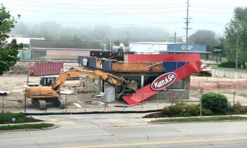 Kum and Go in Iowa City closed until December 2021