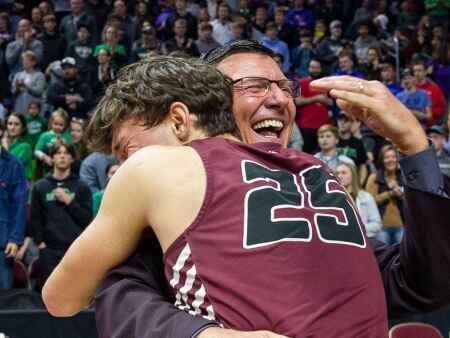 Hugging it out: North Linn wins Class 1A state championship