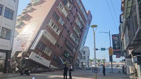 Strongest earthquake in 25 years rocks Taiwan, killing 9 and trapping 70 workers in quarries