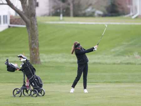 Linn-Mar advances to 4A girls’ state golf tournament