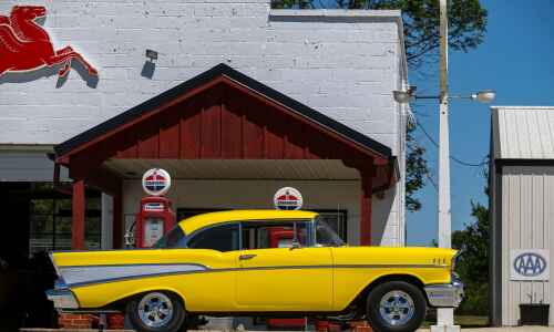 Iowa Photo: Classic car leads to roadside attraction
