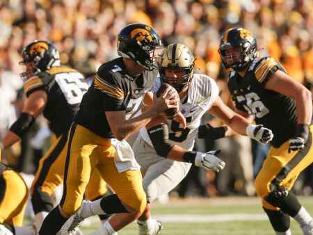 Iowa vs. Michigan analysis: Big test ahead for Hawkeyes’ O-line