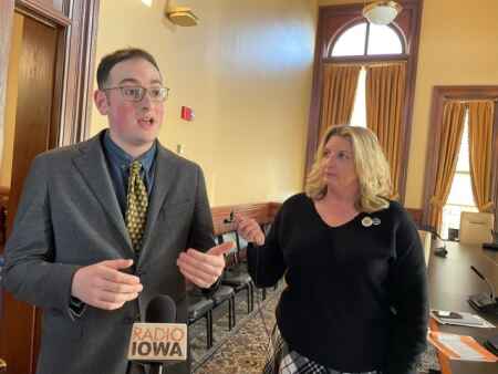 Democrats walk out of meeting on Iowa elections bill