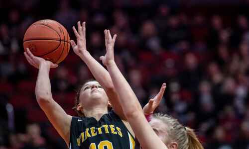 Girls’ state basketball photos: Vinton-Shellsburg vs. ELC in 3A quarterfinals