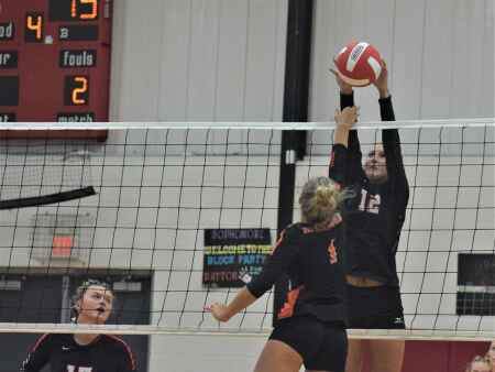 Highland records 1st volleyball victory over Pekin since 2016