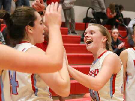 East Buchanan tops Central City for its school-record 18th victory