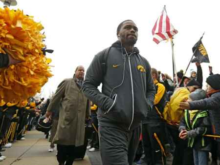 Former Hawkeye football players accuse UI of delaying discrimination suit