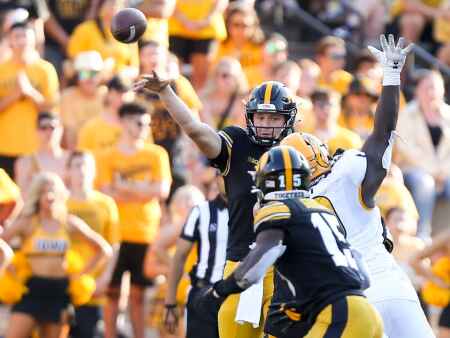Iowa 30, Kent State 7: Hawkeyes overcome offensive woes