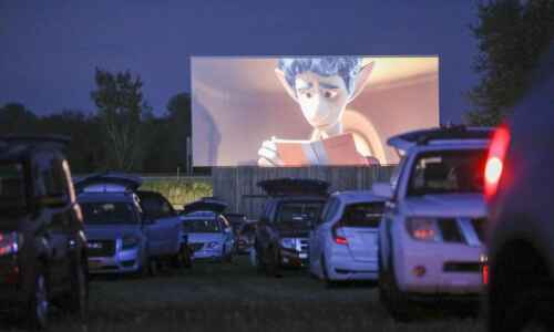 Eastern Iowa drive-in theater shows modern blockbusters in a throwback fashion