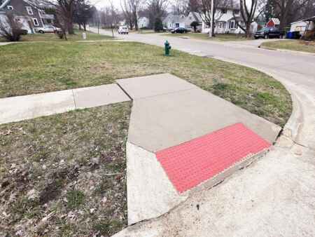 Bever Avenue sidewalk debate resurfaces for Cedar Rapids council
