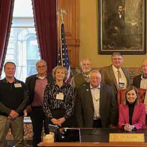 ISAC members meet with governor