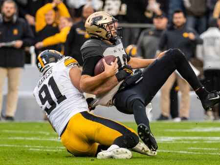 Iowa defensive lineman Lukas Van Ness declares for NFL Draft