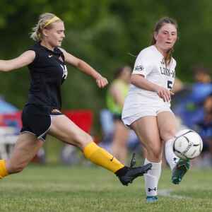 Johnston pulls away from Linn-Mar in girls’ state soccer quarterfinals