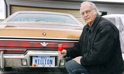 Cedar Rapids collector donates ‘millionth Thunderbird’ to museum
