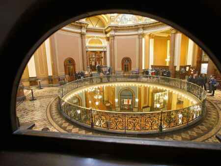 Bill would remove ‘swarm’ of lobbyists from Iowa Capitol rotunda
