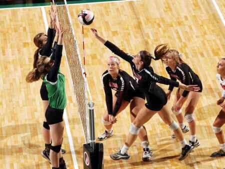 No. 1 Union opens with a sweep